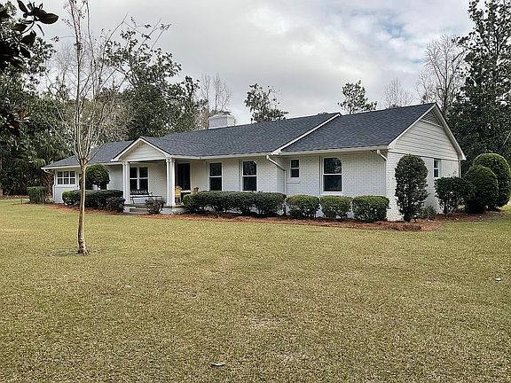 5 acres, 1 mi north of light