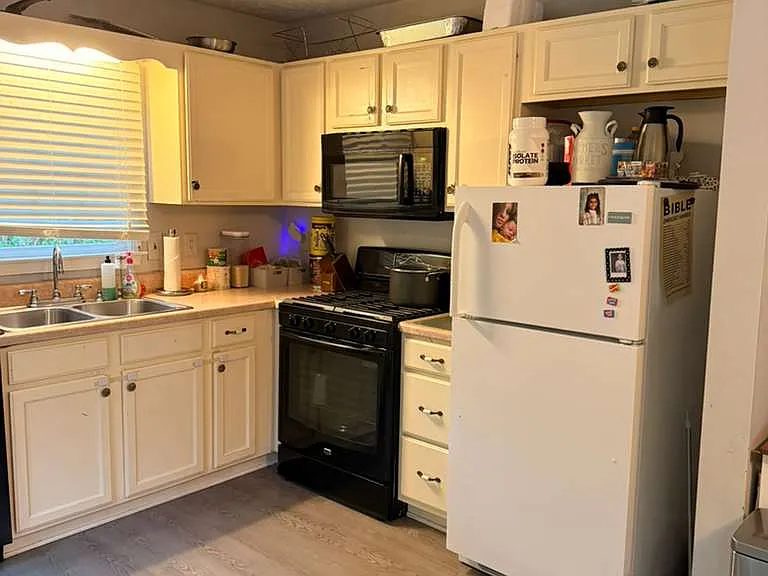Stewart Dr — Photo 31