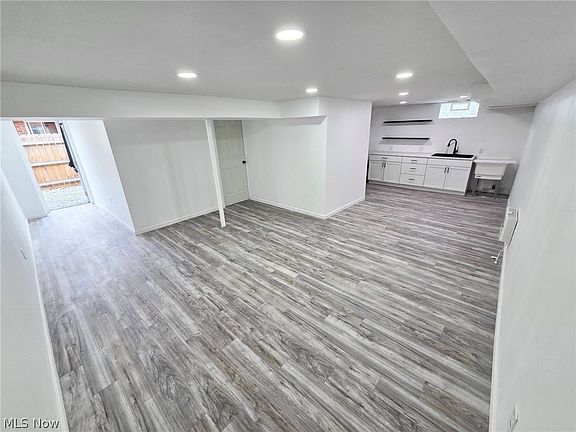 4th image of 279 & 281 Cluster Ave