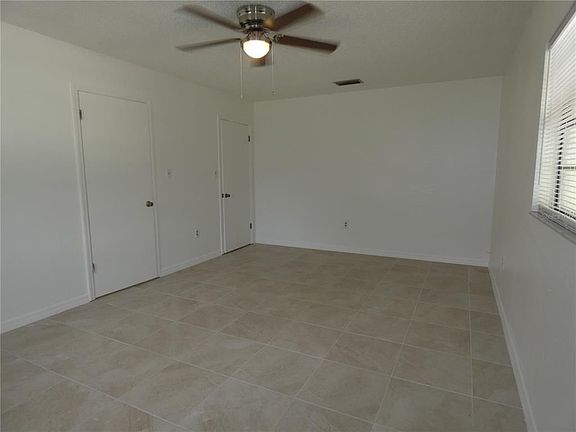 5th image of 23700 Sorrento Ave