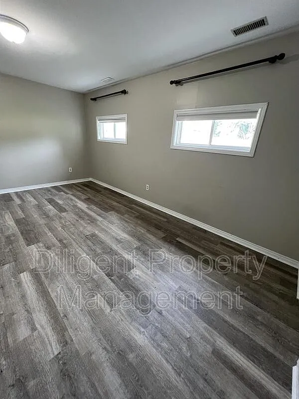 1 bed, 1.0 bath, 198 sqft, $700 — Photo 2