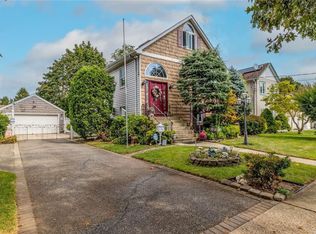 399 Gates Ave, East Meadow, NY 11554
