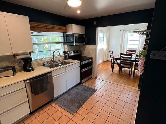 4th image of 2040 SE Peninsula Dr