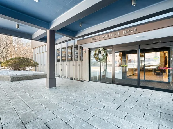 8 Whittier Pl APT 18A, Boston, MA 02114