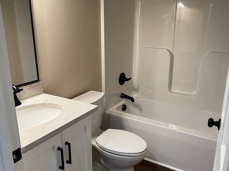 421 Reeves Ave — Photo 4