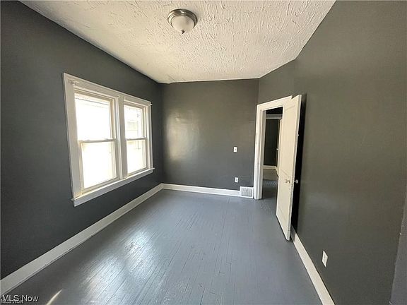 2nd image of 12617 Edmonton Ave