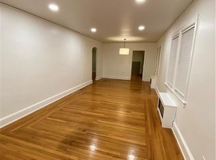 21 Sandringham Ave, Providence, RI 02908