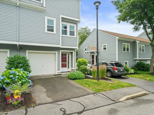 10 Russell Dr #6D, Salem, MA 01970