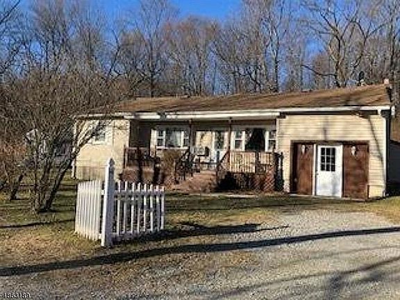 2nd image of 916 Five Points Ln