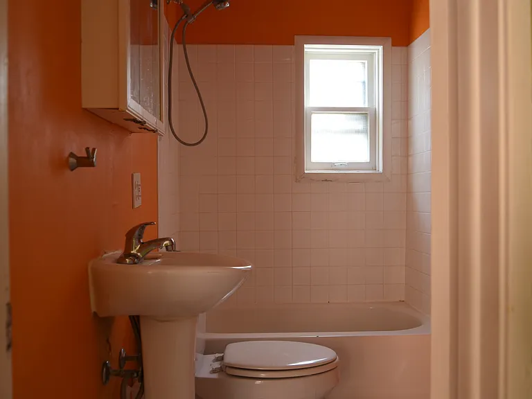 733 W Aldine Ave — Photo 5