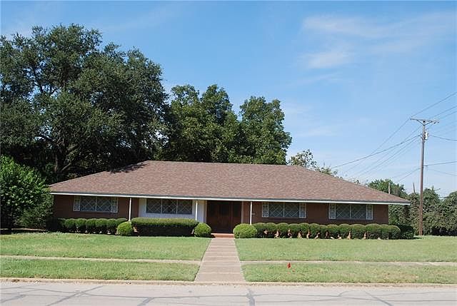 1st image of 135 Corsicana St
