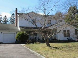 68 Oregon Ave, Medford, NY 11763