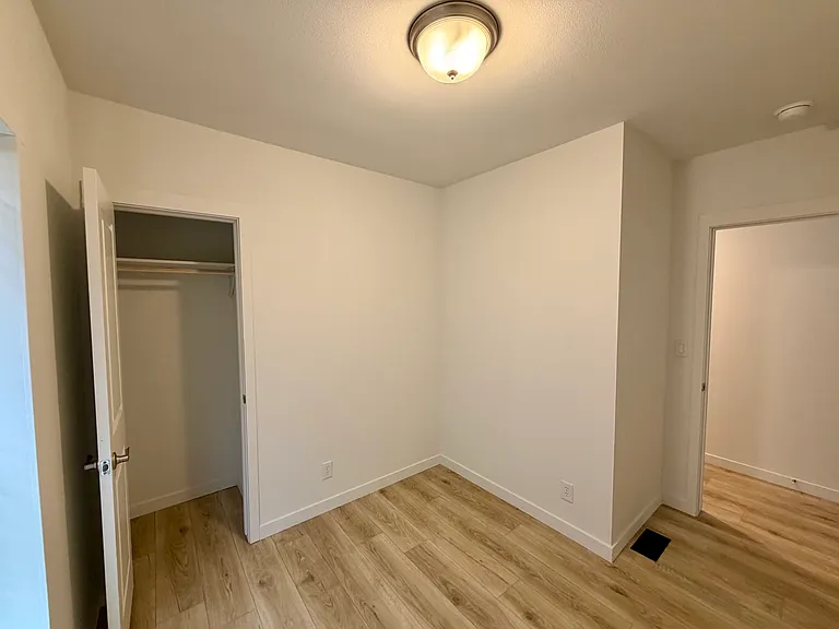 317 W 8th St #25 — Photo 32
