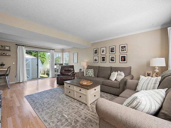 4th image of 3288 Foxpoint Dr