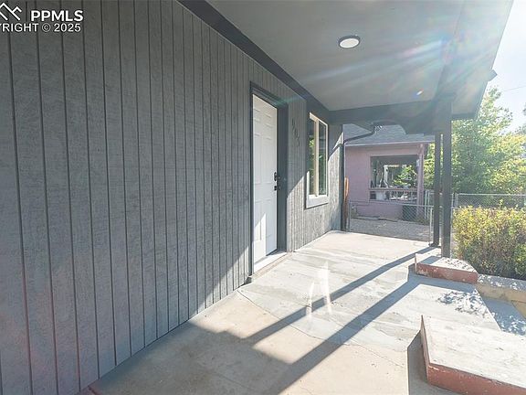 4th image of 905 E 7th St