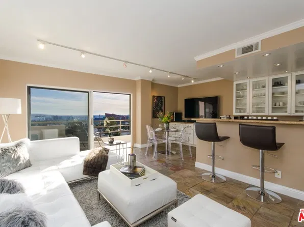 1131 Alta Loma Rd APT 403, West Hollywood, CA 90069