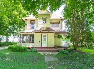 215 E Washington St, Shell Rock, IA 50670