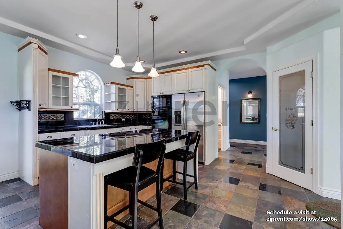 2 bed, 1800 sqft, $3,000 — Photo 2