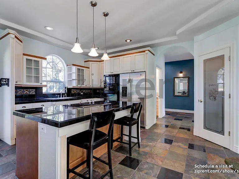 867 E Willow Ave — Photo 2