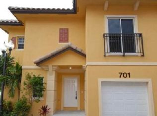 701 NE 43rd St, Oakland Park, FL 33334