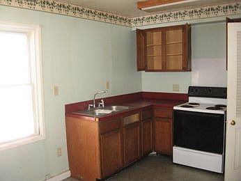 2nd image of 2011 S Washington St