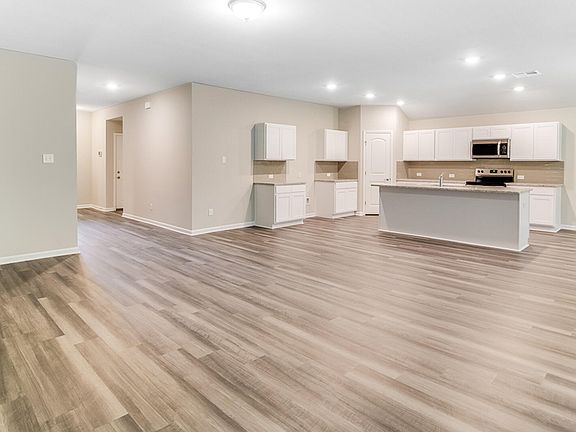 5th image of 104 Grenada Ln