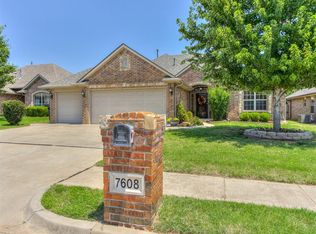 7608 Twin Oaks Dr, Yukon, OK 73099