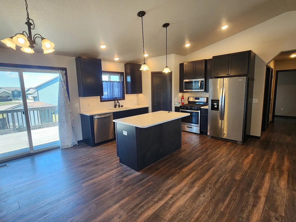 Building Photo - 557 Mace Dr