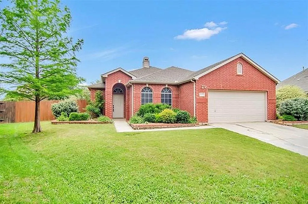 3 bed, 2.0 bath, 1605 sqft, $2,225 — Photo 1