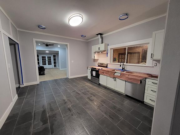 5th image of 21667 Riverview Dr