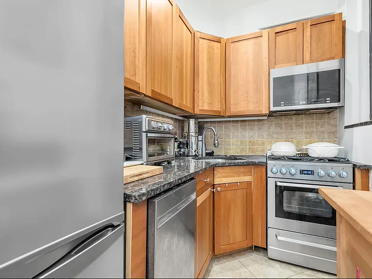 304 Columbus Ave #2D — Photo 3