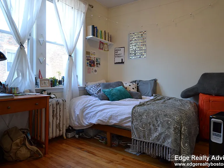 62 Egmont St #4 — Photo 7