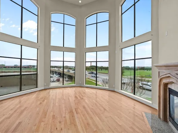 420 Mills St, Fort Worth, TX 76102