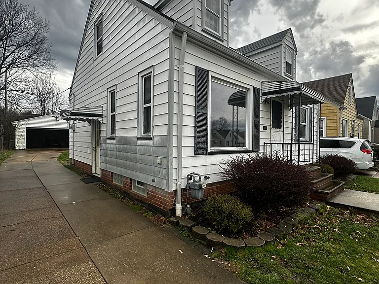4823 Russell Ave — Photo 1