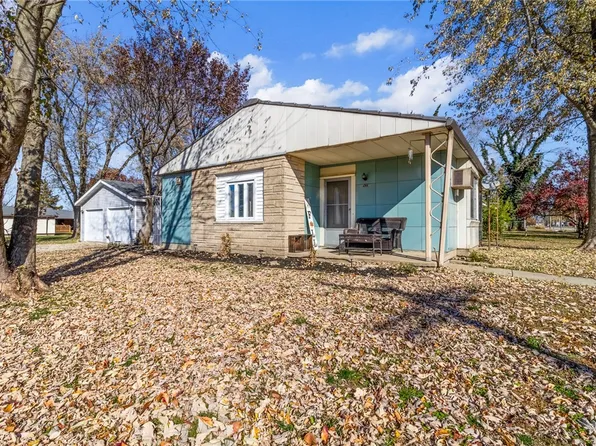 500 W Monroe Ave, Farina, IL 62838