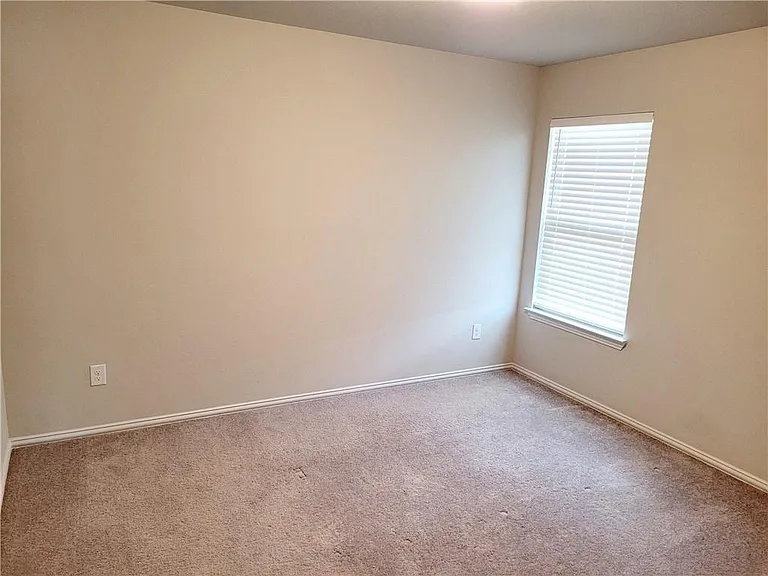 300 Bright Star Ln — Photo 8