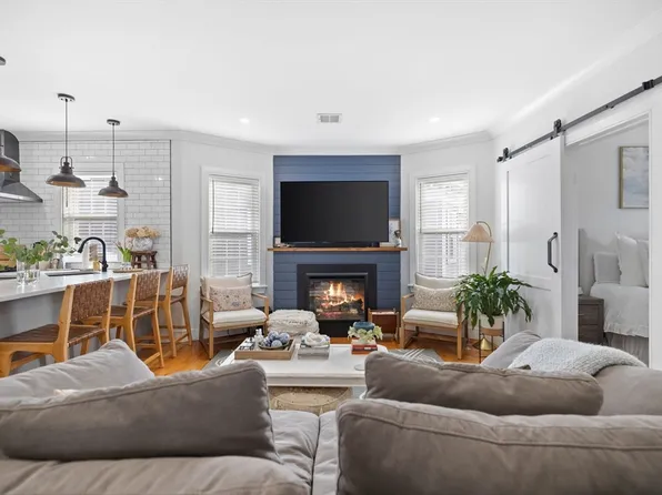 644 Adams St APT 3, Boston, MA 02122