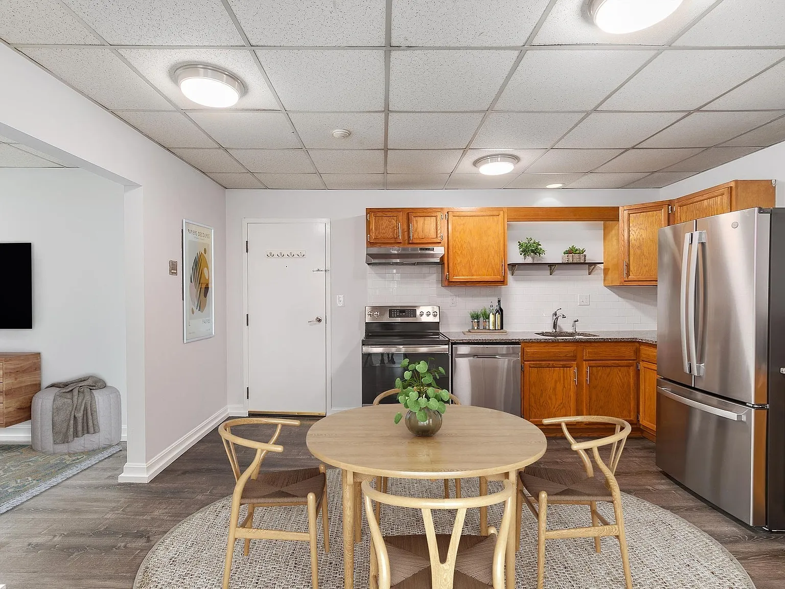 1 bed, 640 sqft, $2,300 — Photo 1