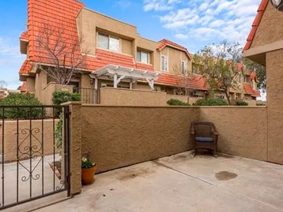 2nd image of 17920 River Cir APT 6