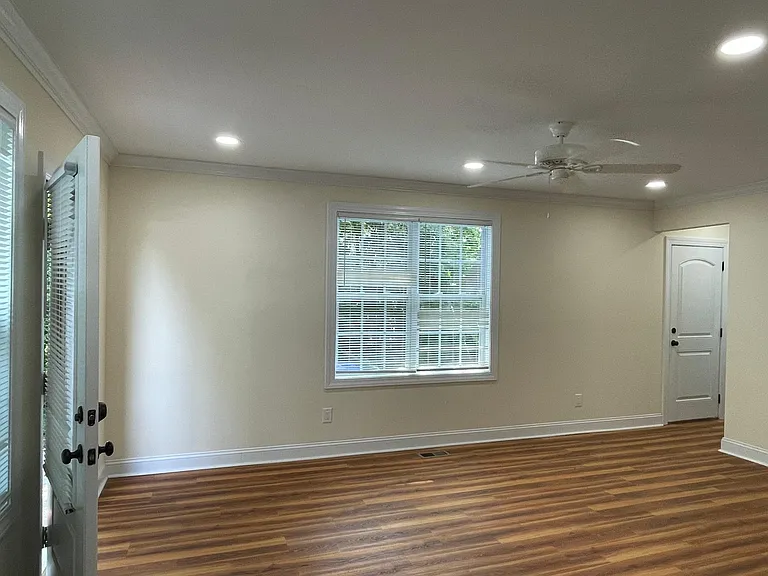 604 Avery St — Photo 8