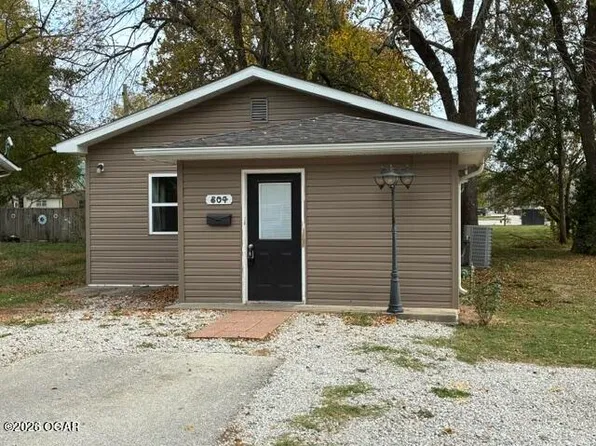 804 Cherry St, Lamar, MO 64759