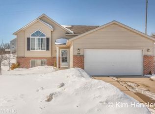 109 Highlander Dr NE, Rockford, MI 49341