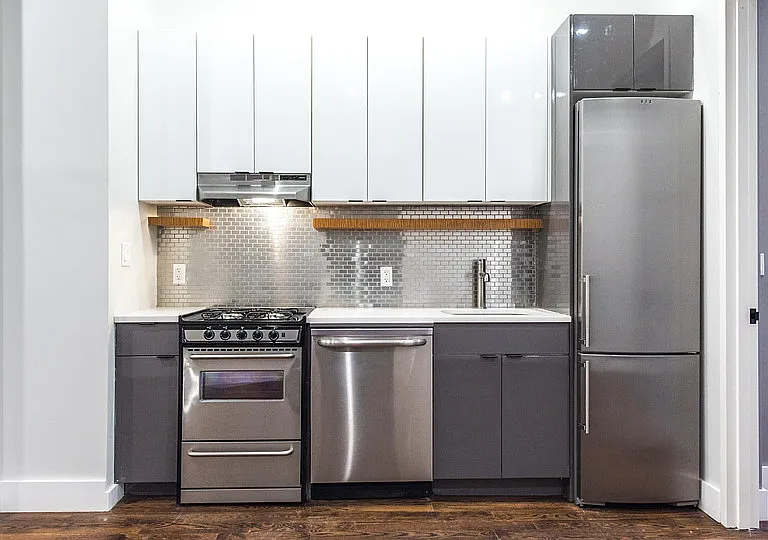 6015 Myrtle Ave #B — Photo 1