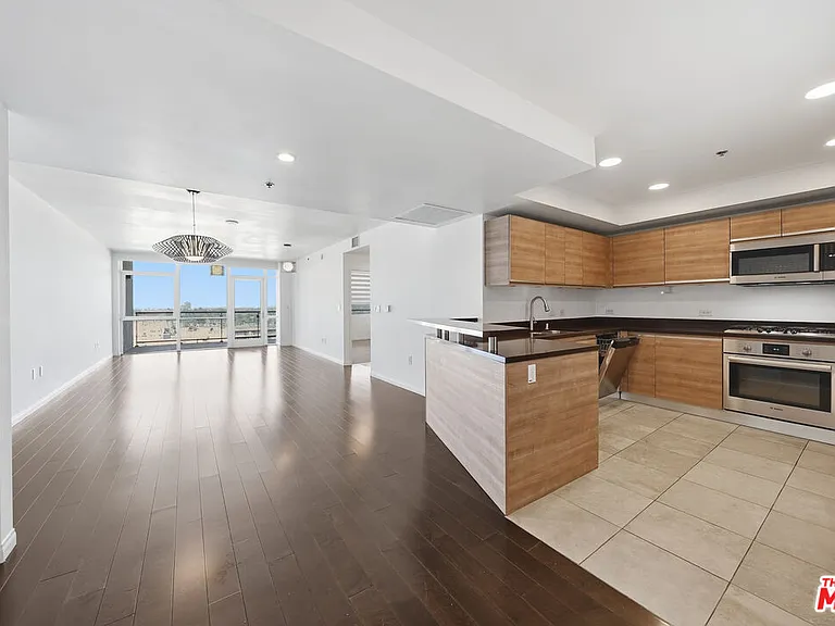 3785 Wilshire Blvd #1607 — Photo 2