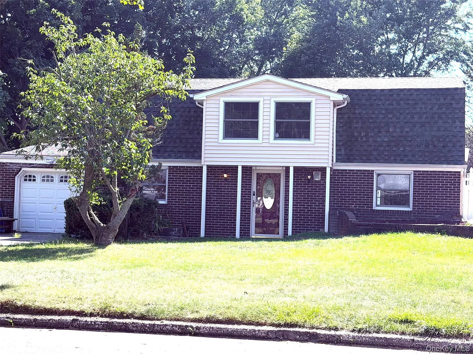 4 bed, 2.0 bath, 2200 sqft, $5,000 — Photo 1