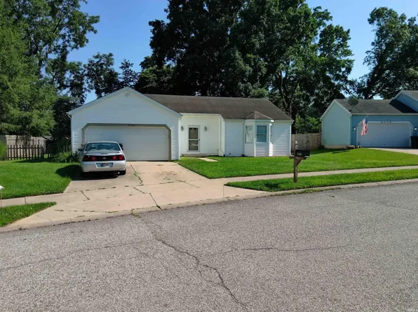 2106 Spring Hill Dr, South Bend, IN 46628