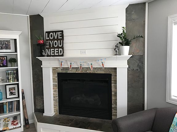 LR Gas Log fireplace