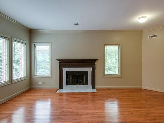 5th image of 2110 Portland Ave APT 201
