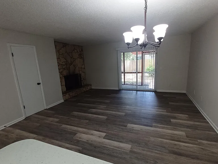 1201 Douglas St #4 — Photo 7