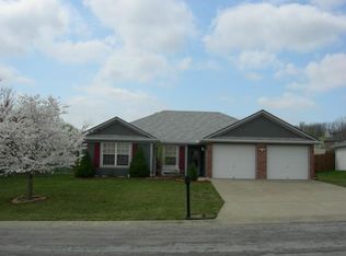 708 Whitestone Dr, Grain Valley, MO 64029